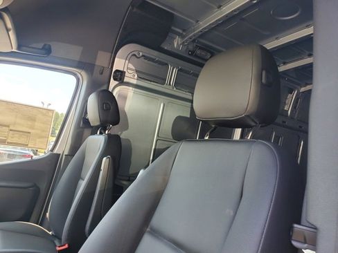 Used 2025 Mercedes-Benz Sprinter 2500 image 18