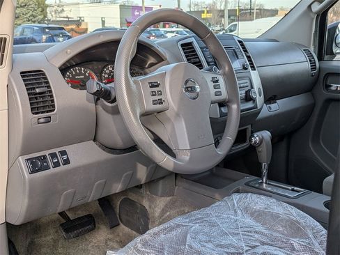 Used 2016 Nissan Frontier SV image 10