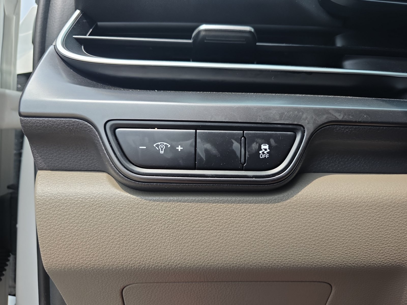Certified 2026 Kia Carnival LX FWD image 26