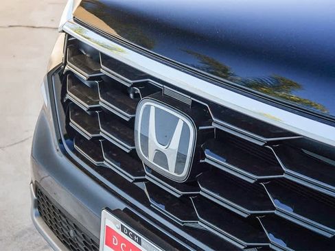 New 2025 Honda Pilot Touring image 9