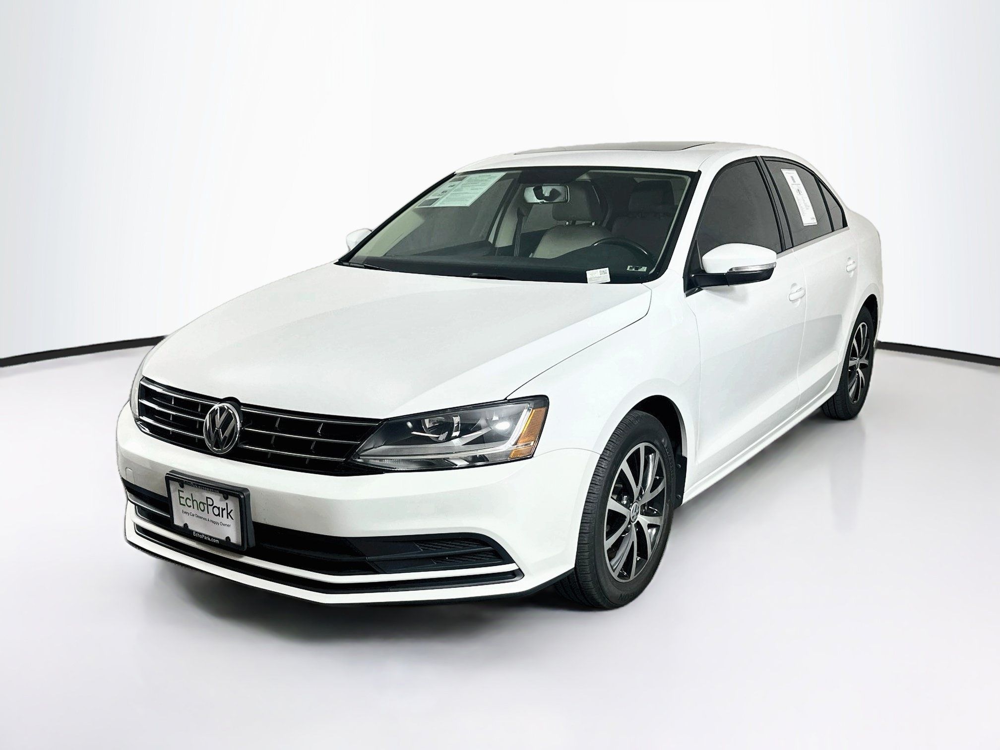 Used 2018 Volkswagen Jetta SE FWD image 3