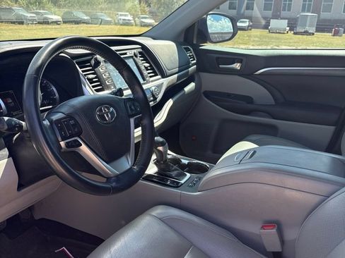 Used 2018 Toyota Highlander Limited AWD/4WD image 9