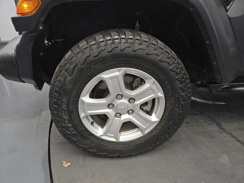 Used 2018 Jeep Wrangler Unlimited Sport S AWD/4WD image 13