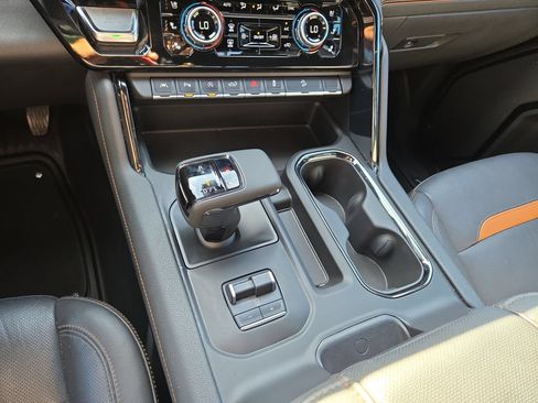 Used 2025 GMC Sierra 1500 AT4 w/ Technology Package AWD/4WD image 22