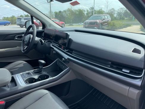 New 2026 Kia Carnival FWD image 31