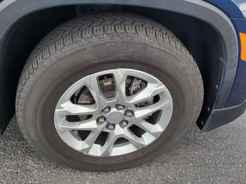 Used 2023 Chevrolet Traverse LS image 10