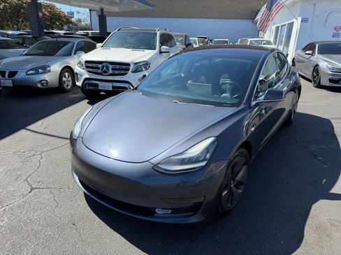Used 2018 Tesla Model 3 Long Range RWD image 4
