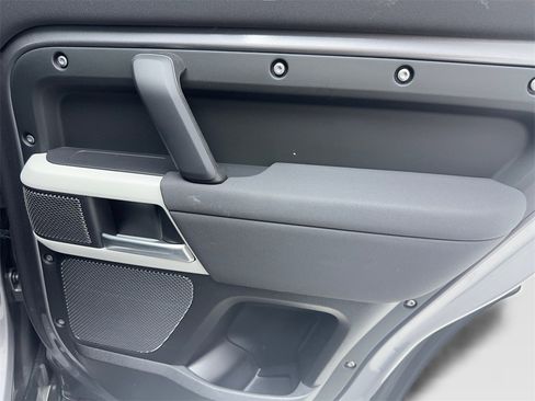 Used 2023 Land Rover Defender 110 SE image 49