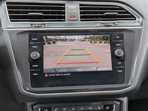 Used 2021 Volkswagen Tiguan SE w/ Panoramic Sunroof Package AWD/4WD image 13