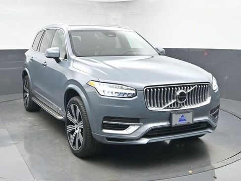 Used 2023 Volvo XC90 T8 Plus image 2