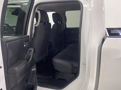 Used 2023 Nissan Frontier SV AWD/4WD image 14