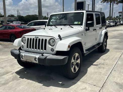 Used 2017 Jeep Wrangler Unlimited Sahara w/ Connectivity Group AWD/4WD image 2