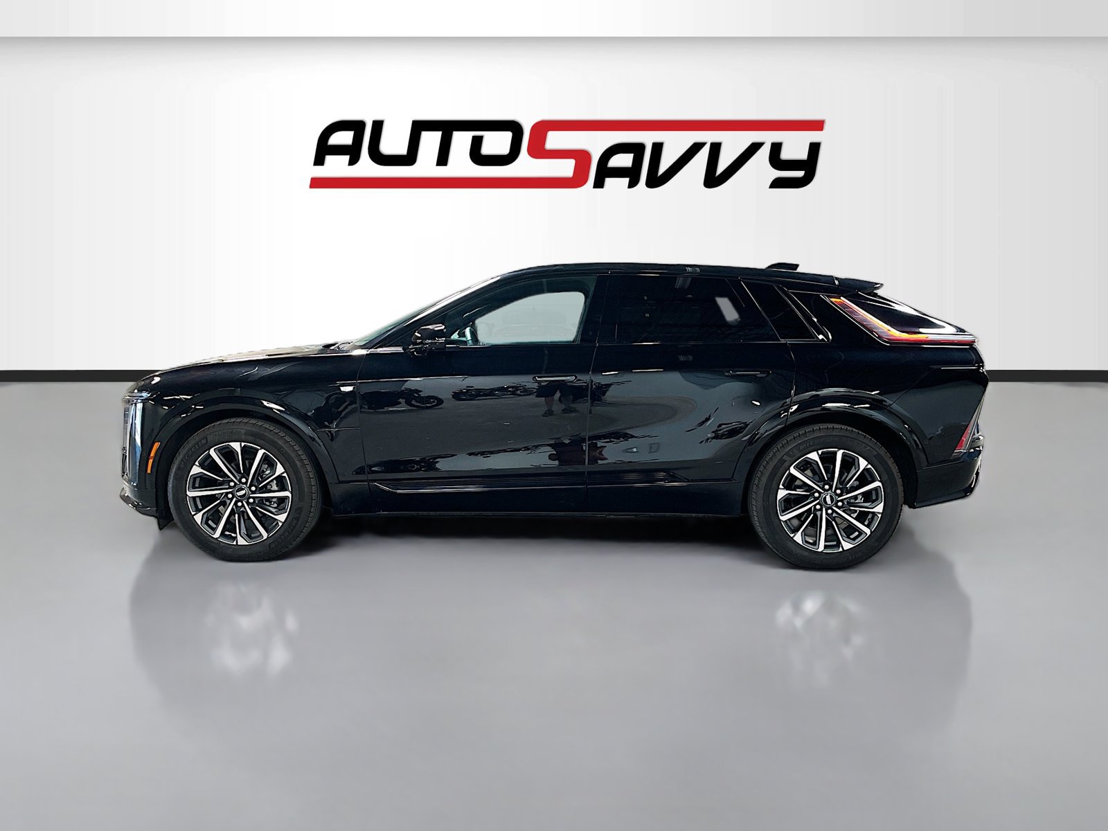 Used 2025 Cadillac Lyriq Sport AWD/4WD image 4