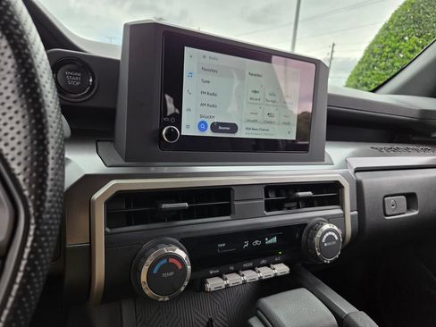 Used 2025 Toyota Tacoma SR5 AWD/4WD image 21