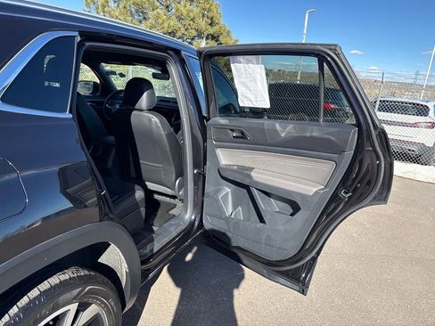 Used 2022 Volkswagen Atlas Cross Sport SEL image 21