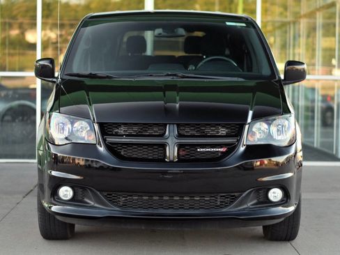 Used 2019 Dodge Grand Caravan SE image 4