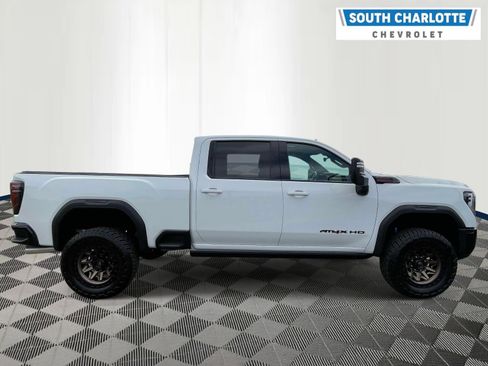 Used 2025 GMC Sierra 2500 AT4X AWD/4WD image 4