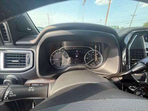 Used 2020 Nissan Titan Platinum Reserve w/ Moonroof Package AWD/4WD image 17