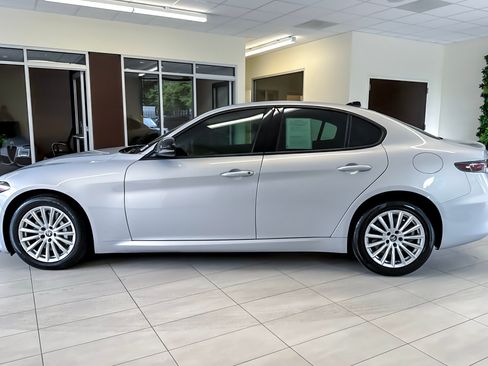 Used 2024 Alfa Romeo Giulia Sprint AWD/4WD image 7