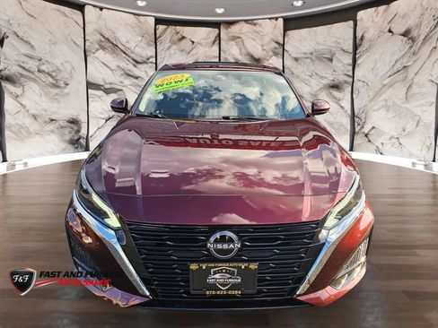 Used 2023 Nissan Altima 2.5 SV w/ SV Premium Package FWD image 3