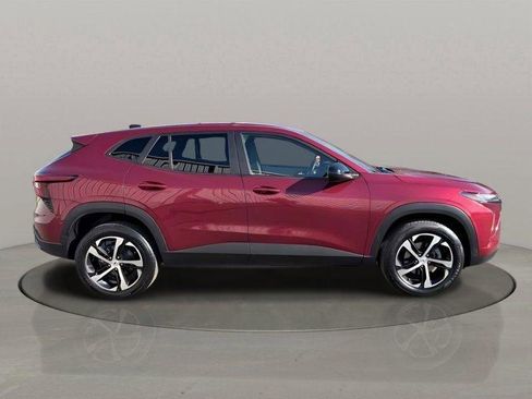 Used 2024 Chevrolet Trax RS FWD image 7