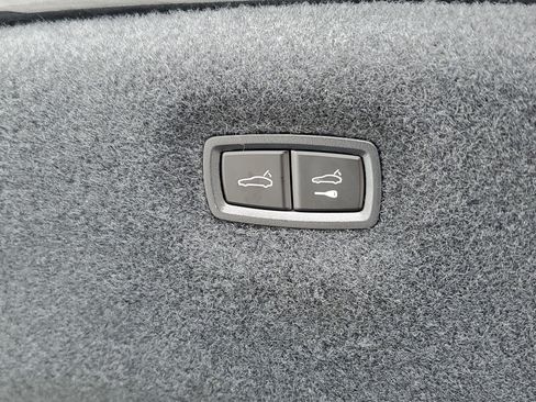 Used 2025 Porsche Taycan image 10