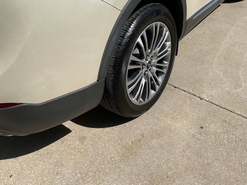 Used 2016 Lincoln MKX Reserve w/ Luxury Package image 11