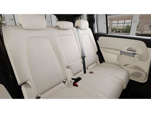 New 2025 Mercedes-Benz GLB 250 4MATIC image 5