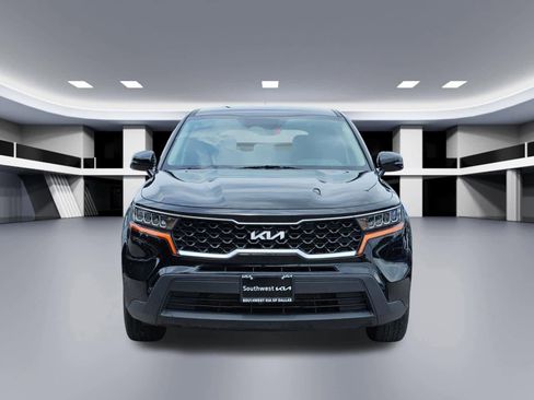 Used 2022 Kia Sorento LX FWD image 9