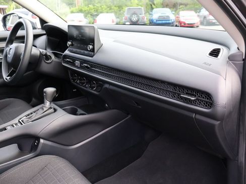 Certified 2024 Honda HR-V LX image 9