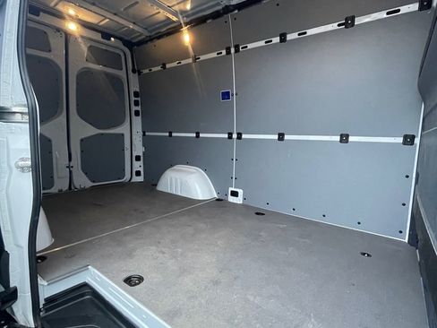 Used 2025 Mercedes-Benz Sprinter 2500 image 10