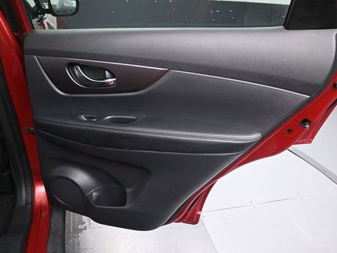 Used 2015 Nissan Rogue SV image 31