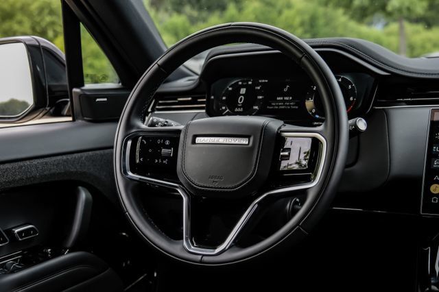 Used 2025 Land Rover Range Rover Sport SE AWD/4WD image 19