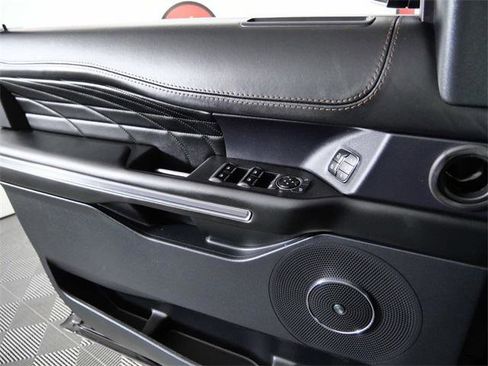 Used 2021 Ford Expedition Platinum image 27
