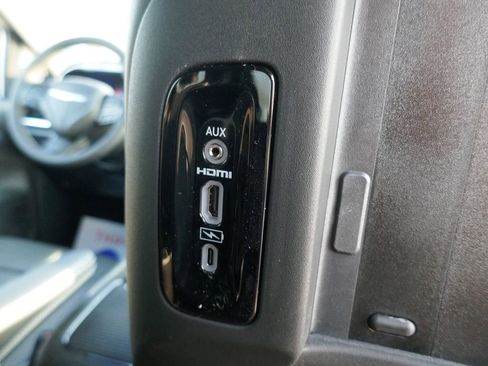 New 2026 Chrysler Pacifica Limited w/ Uconnect Theater Family Group AWD/4WD image 15