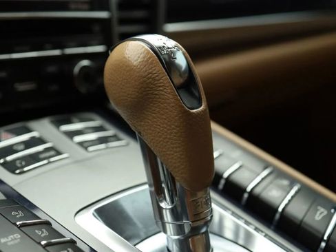 Used 2013 Porsche Panamera 4 Platinum Edition image 33