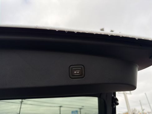 Used 2024 Cadillac Lyriq Luxury image 30