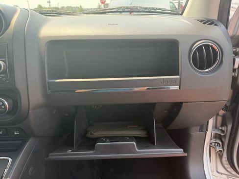Used 2011 Jeep Compass Latitude AWD/4WD image 18