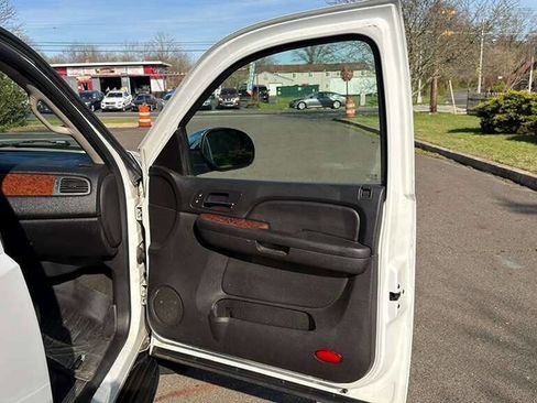 Used 2007 Chevrolet Tahoe LTZ w/ LTZ Preferred Equipment Group image 39