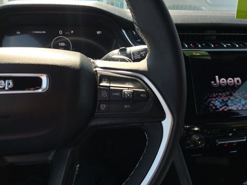 Used 2024 Jeep Grand Cherokee L Altitude image 11