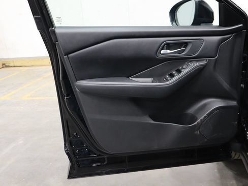 Used 2024 Nissan Rogue SV FWD image 16