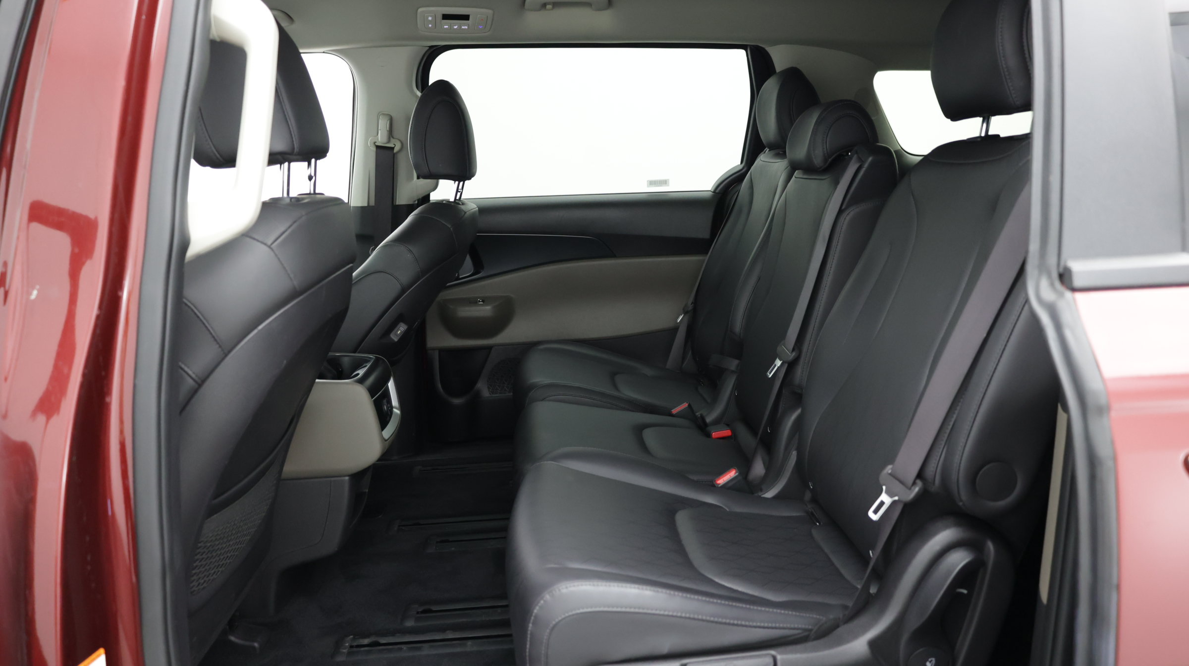 Used 2025 Kia Carnival FWD image 26