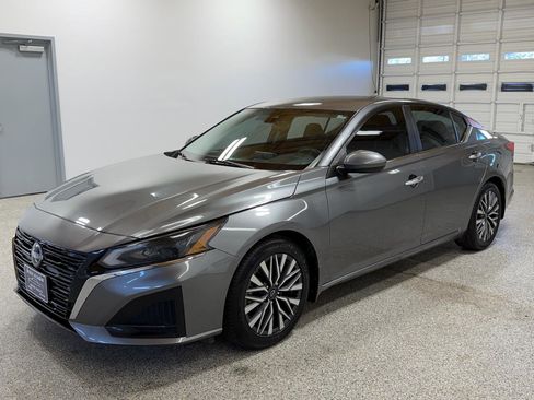 Used 2023 Nissan Altima 2.5 SV image 8