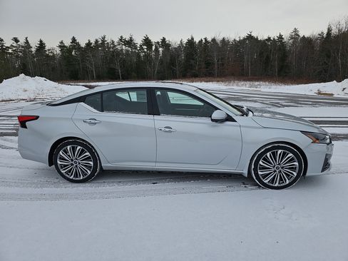 New 2025 Nissan Altima 2.5 SL image 8