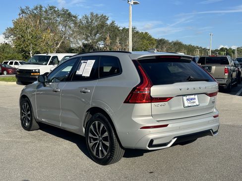 Used 2025 Volvo XC60 B5 Plus w/ Climate Package image 8