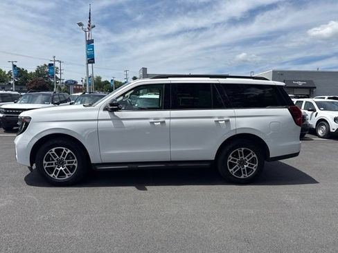 Used 2025 Ford Expedition Active AWD/4WD image 4