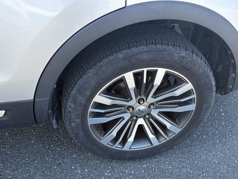 Used 2018 Ford Explorer Platinum AWD/4WD image 12
