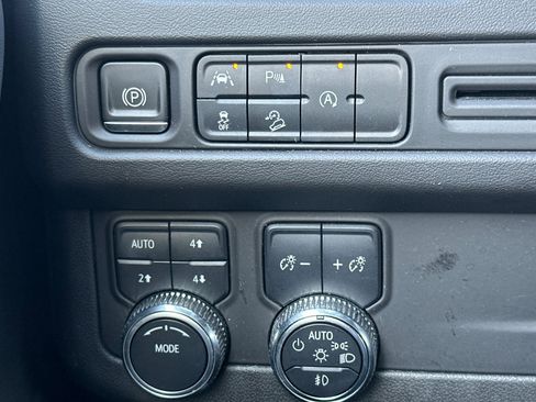 Used 2023 GMC Yukon AT4 image 42