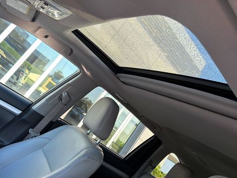 Used 2017 Toyota Highlander XLE FWD image 33