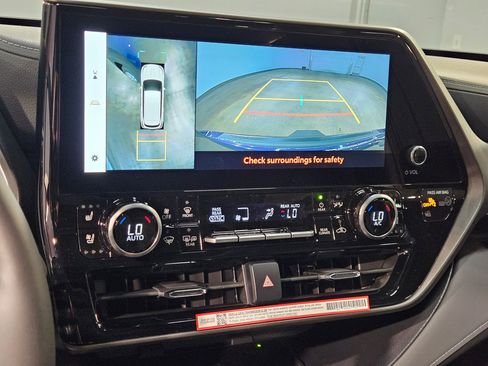 New 2026 Toyota Highlander Limited AWD/4WD image 18